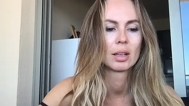 Snapshot of LeMilf chatting on 05/20/26, 10:23 LeMilf online show from 05/20/26, 10:23