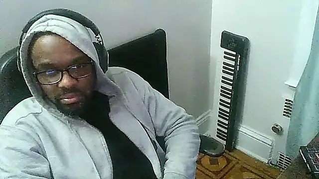 Snapshot of MrUnintentional chatting on 12/17/25, 03:00 MrUnintentional online show from 12/17/25, 03:00