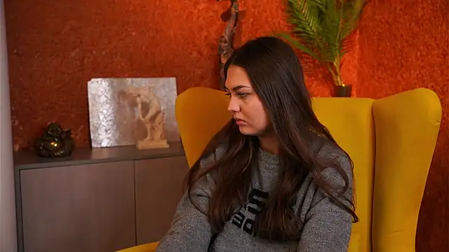 LatonyaButac online show from 12/15/25, 12:00