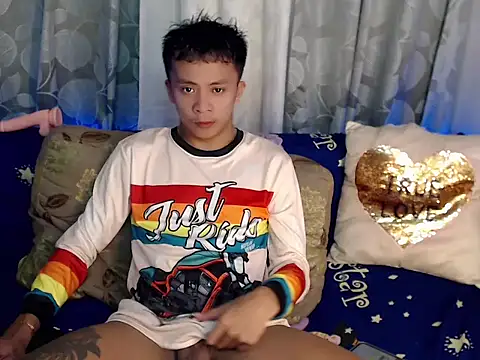 ur twinkKirk6969 online show from 05/15/26, 07:34