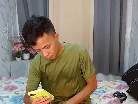 ur twinkKirk6969 online show from 04/14/26, 06:40