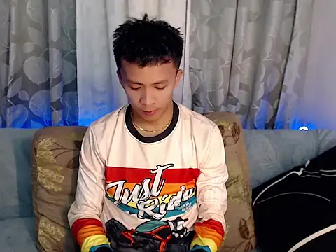 ur twinkKirk6969 online show from 05/11/26, 10:38