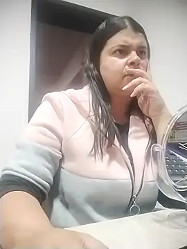 Snapshot of AngeSofia44 chatting on 12/18/25, 01:37 AngeSofia44 online show from 12/18/25, 01:37