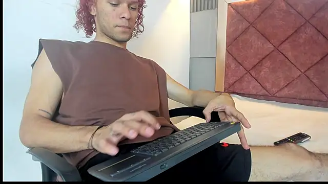 TAYSON SCOTT online show from 12/18/25, 01:37