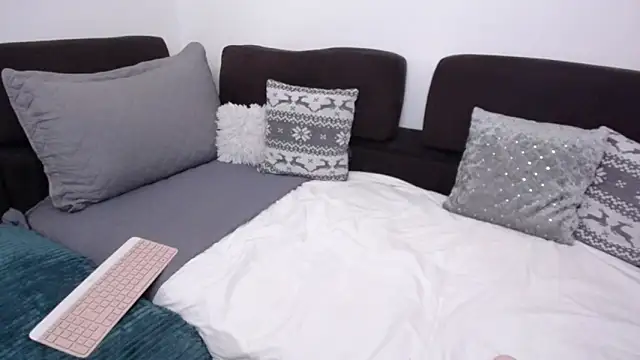 arya flame online show from 12/14/25, 07:36