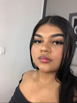 Snapshot of SalomeReed chatting on 12/16/25, 12:53 SalomeReed online show from 12/16/25, 12:53