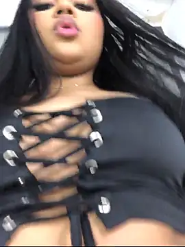 Snapshot of SalomeReed chatting on 12/17/25, 12:54 SalomeReed online show from 12/17/25, 12:54