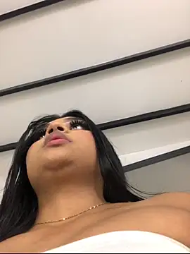 Snapshot of SalomeReed chatting on 12/18/25, 01:15 SalomeReed online show from 12/18/25, 01:15