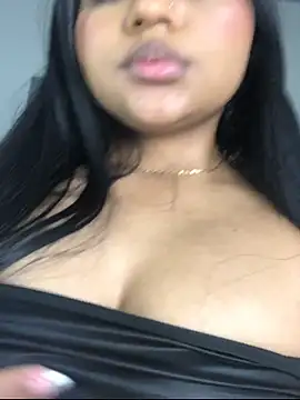 Snapshot of SalomeReed chatting on 12/15/25, 04:57 SalomeReed online show from 12/15/25, 04:57