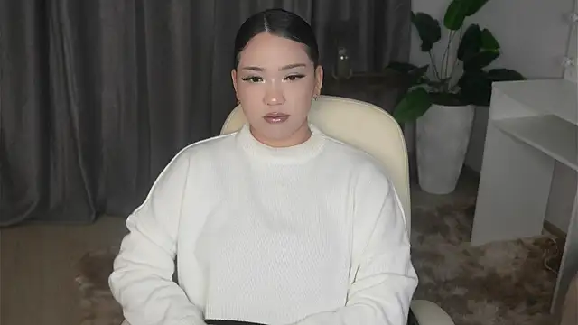 AyannaMilian online show from 12/19/25, 09:22