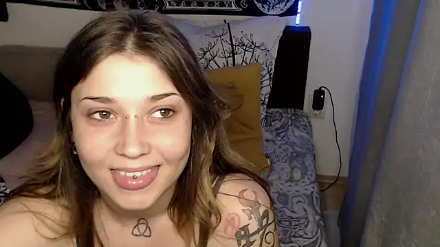 AlienforTwenty online show from 04/21/26, 04:35