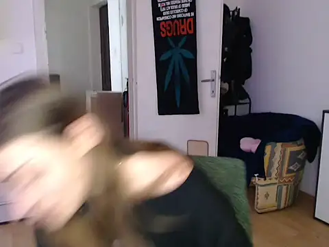 Snapshot of AlienforTwenty chatting on 12/18/25, 09:25 AlienforTwenty online show from 12/18/25, 09:25