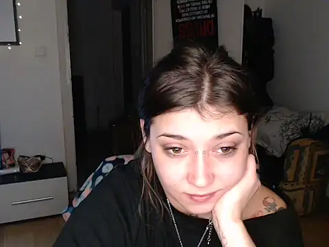 Snapshot of AlienforTwenty chatting on 12/19/25, 12:03 AlienforTwenty online show from 12/19/25, 12:03