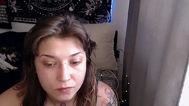 Snapshot of AlienforTwenty chatting on 06/07/26, 12:32 AlienforTwenty online show from 06/07/26, 12:32