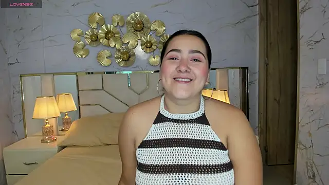 Snapshot of beautifulgirl4u_ chatting on 04/24/26, 11:51 beautifulgirl4u online show from 04/24/26, 11:51