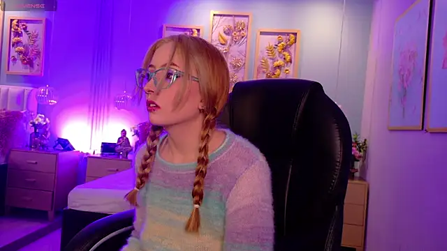 danielamilles online show from 02/25/26, 03:51