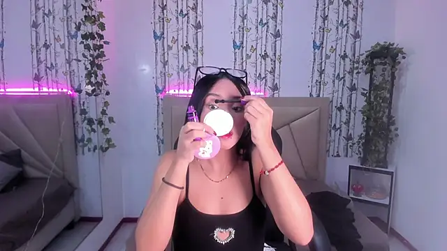 Snapshot of valeria_dark_ chatting on 06/12/26, 06:05 valeria dark online show from 06/12/26, 06:05