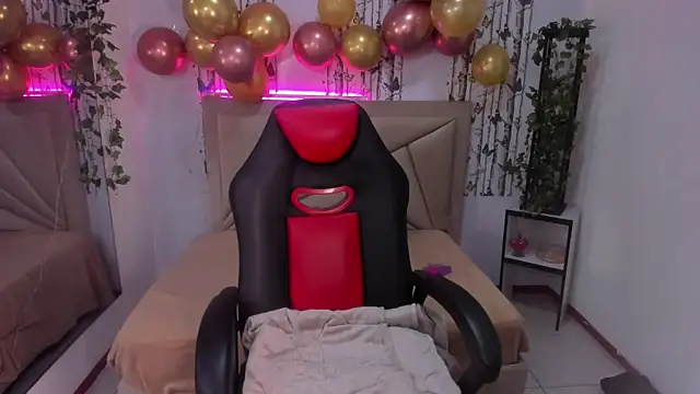 valeria dark  online show from 04/15/26, 08:53