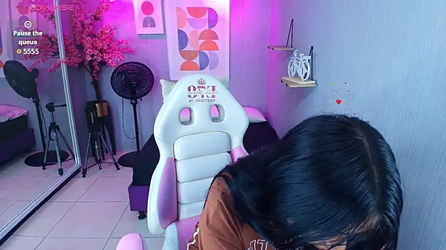 Carolina cherry online show from 03/25/26, 12:48