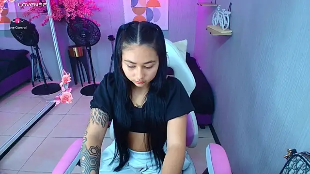 Carolina cherry online show from 03/21/26, 12:09