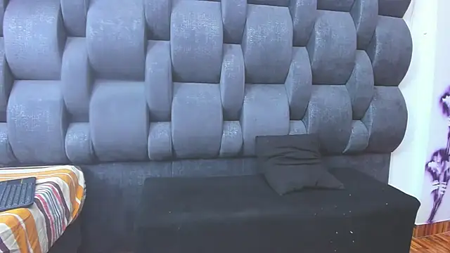 nahomiandandres online show from 01/11/26, 03:24