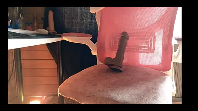 vickvalencia2 online show from 04/28/26, 01:48