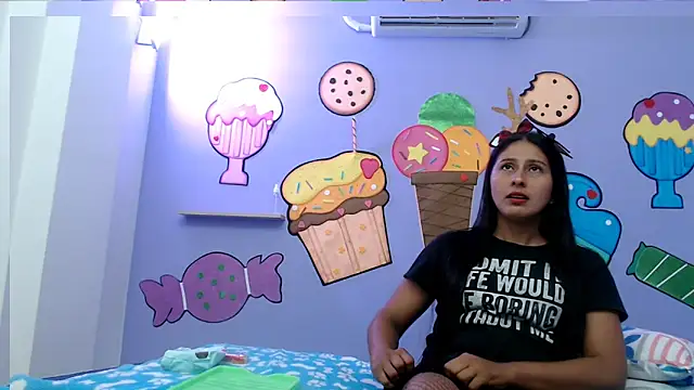 Snapshot of NOVAHOT98 chatting on 12/17/25, 07:19 NOVAHOT98 online show from 12/17/25, 07:19