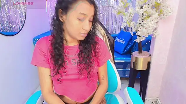 Snapshot of Nina_willyams chatting on 12/23/25, 03:50 Nina willyams online show from 12/23/25, 03:50
