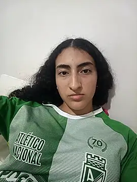 Snapshot of LindaRojas chatting on 12/19/25, 02:26 LindaRojas online show from 12/19/25, 02:26