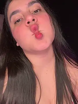 Snapshot of Ivy_19 chatting on 12/17/25, 09:09 Ivy 19 online show from 12/17/25, 09:09