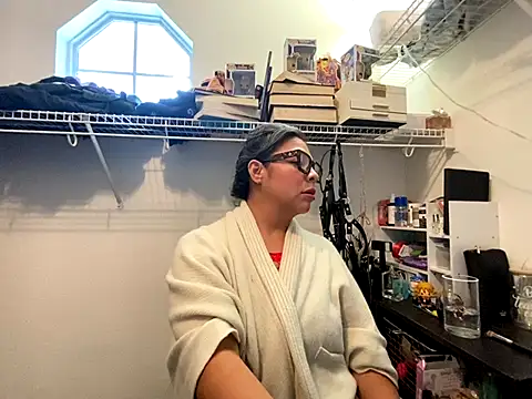 BettyWhispers online show from 12/21/25, 06:42