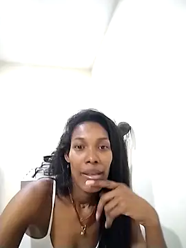 Snapshot of Shaara_bloommy chatting on 12/16/25, 04:50 Shaara bloommy online show from 12/16/25, 04:50