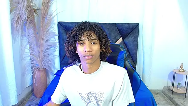 angelll18  online show from 06/09/26, 08:32