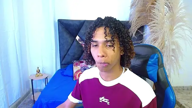 angelll18  online show from 03/31/26, 08:22