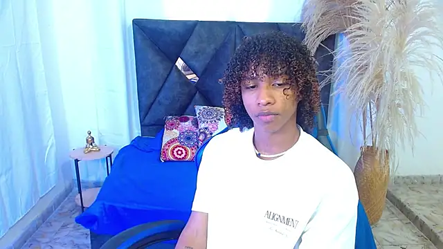 angelll18  online show from 03/25/26, 09:03