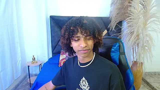 angelll18  online show from 03/27/26, 08:43