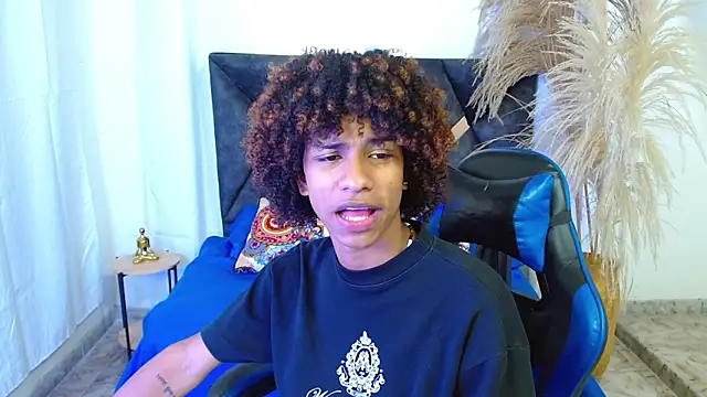 angelll18  online show from 04/15/26, 08:53