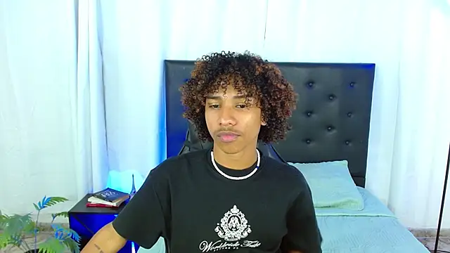 angelll18  online show from 02/26/26, 09:37