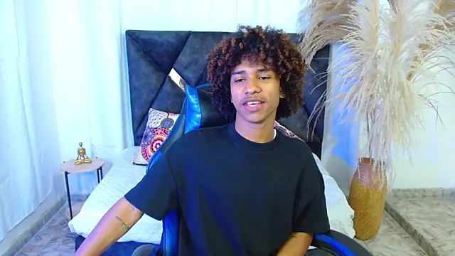 angelll18  online show from 02/11/26, 08:41