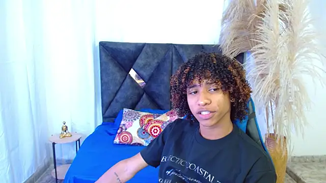 angelll18  online show from 03/19/26, 08:42