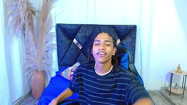 angelll18  online show from 06/18/26, 08:36