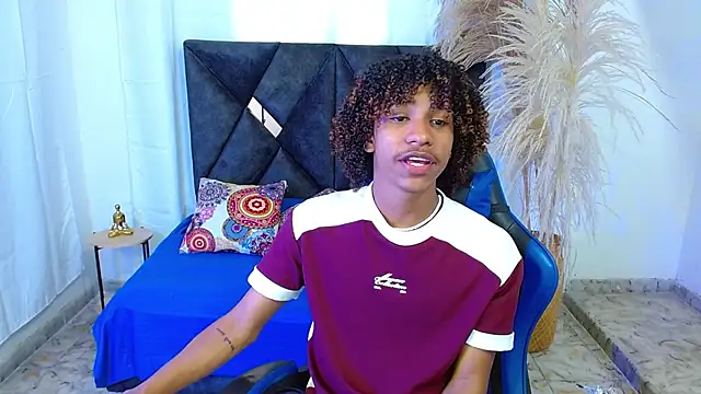 angelll18  online show from 03/11/26, 09:09