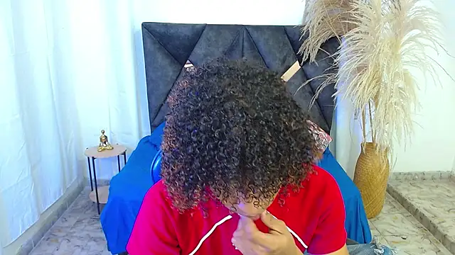 angelll18  online show from 04/17/26, 08:44