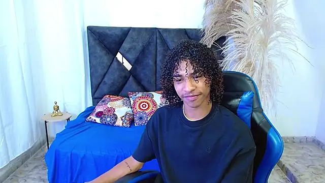 angelll18  online show from 03/12/26, 09:08