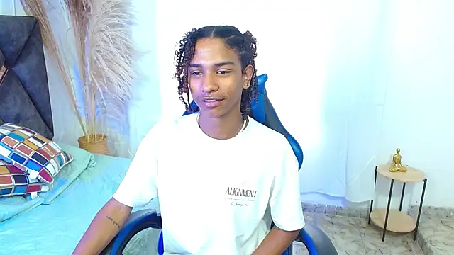 Snapshot of angelll18_ chatting on 12/18/25, 08:56 angelll18 online show from 12/18/25, 08:56