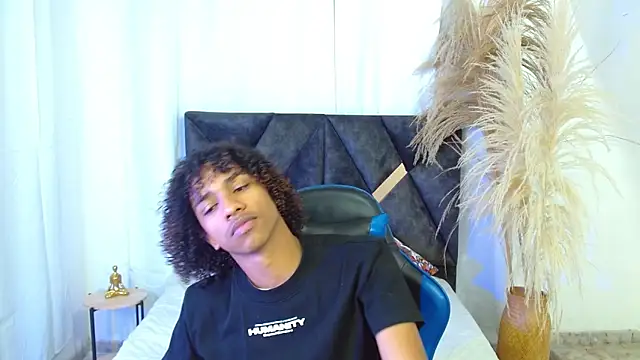 angelll18  online show from 02/13/26, 08:53