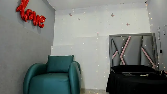 Esterlindez online show from 07/21/26, 08:32