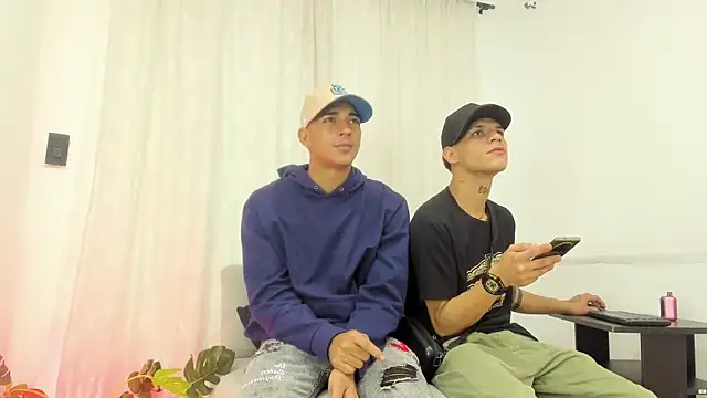 Snapshot of kings_of_heavens_ chatting on 12/15/25, 01:44 kings of heavens online show from 12/15/25, 01:44