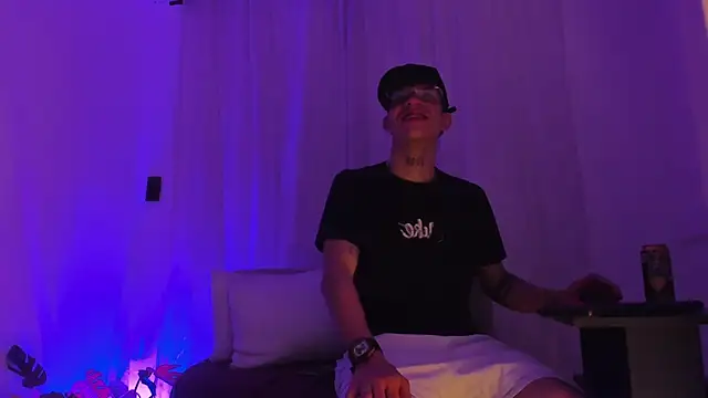 Snapshot of kings_of_heavens_ chatting on 12/19/25, 03:54 kings of heavens online show from 12/19/25, 03:54