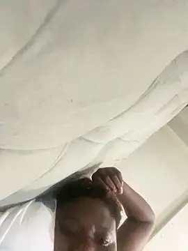 Snapshot of melaninpoppop chatting on 12/19/25, 12:58 melaninpoppop online show from 12/19/25, 12:58